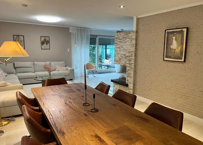 Haus Mit Wintergarten Und Kamin Lejlighed